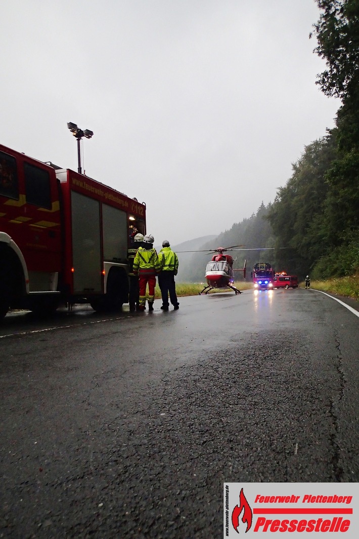 FW-PL: OT-Lettmecke. Verkehrsunfall mit 3 Verletzten. Rettungshubschrauber im Einsatz.