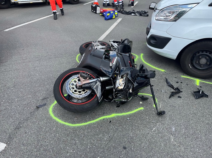 POL-GM: Motorradfahrer bei Verkehrsunfall verletzt