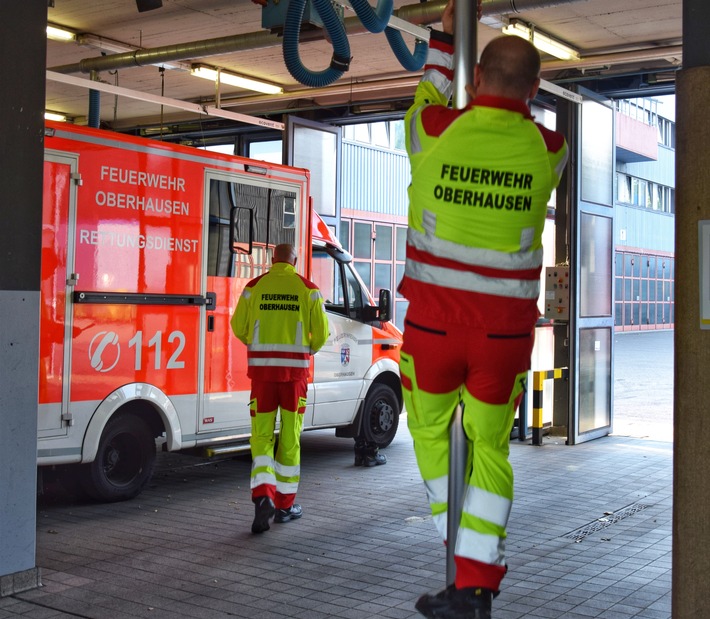 FW-OB: Finger eingeklemmt - Feuerwehr befreit Kind