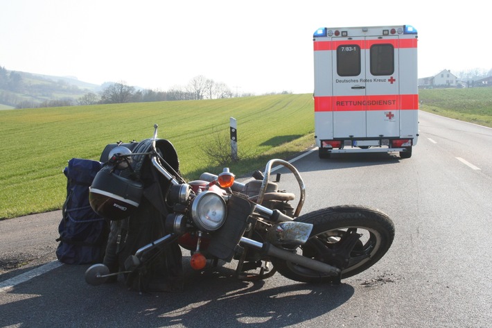 POL-PPWP: Motorradfahrer bremst und stürzt