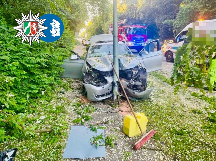 POL-DU: Alt-Homberg: BMW kollidiert mit Straßenlaterne