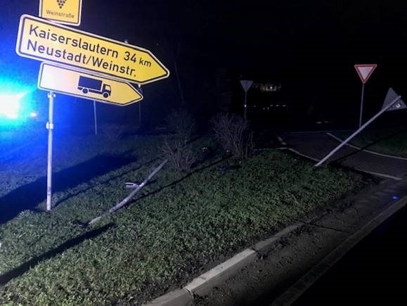 POL-PDNW: Unerlaubtes Entfernen vom Unfallort