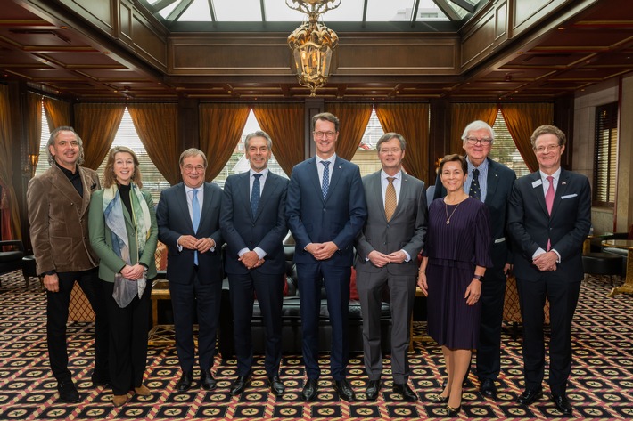 Weckruf für Europa / Beim 3. "Zukunftsforum NRW - Niederlande" analysierten hochrangige Politiker und Wirtschaftsführer die Zukunft und Wettbewerbsfähigkeit. Die ernste Lage braucht schnelles Handeln