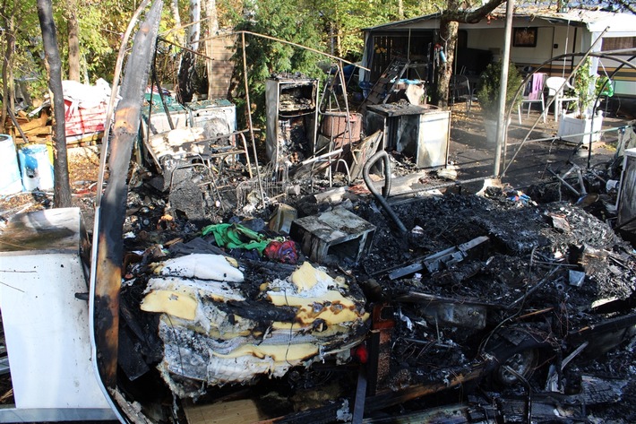 POL-HAM: Wohnwagen brennt vollständig aus