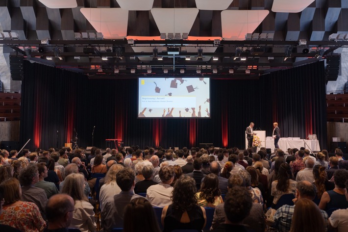 Remise des diplômes festive pour la relève des ingénieur-e-s
