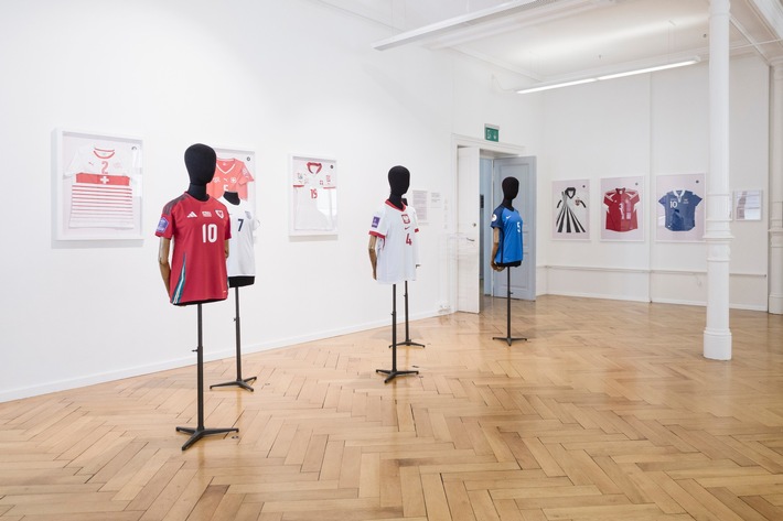Dressed to Win. Women, Football & Textiles - Sonderausstellung im Textilmuseum eröffnet