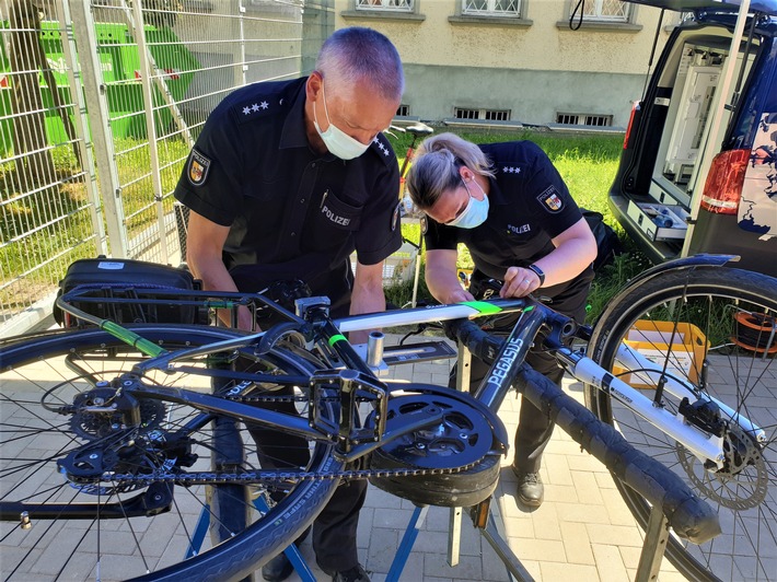 POL-NB: Polizeiinspektion Neubrandenburg beendet Saison der kostenlosen Fahrradcodierungen 2021