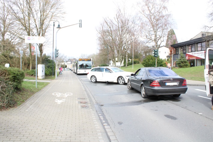 POL-RBK: Rösrath - Linksabbieger übersieht Gegenverkehr