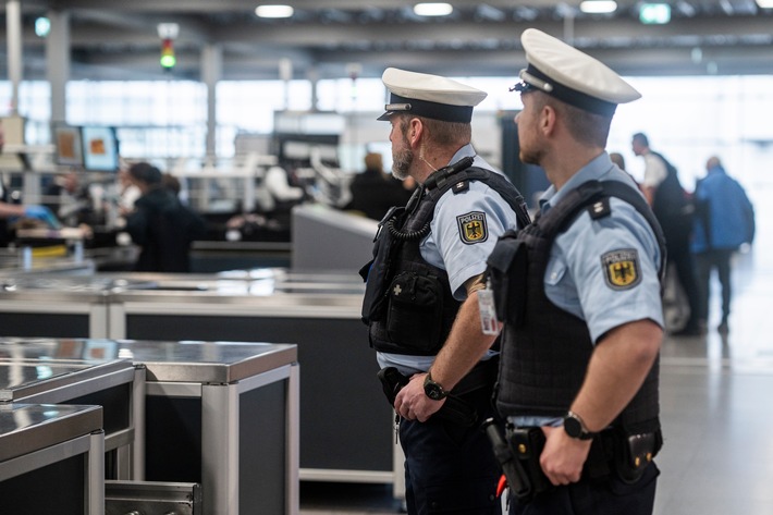 BPOL NRW: Pfefferspray im Reisegepäck entdeckt - Bundespolizei am Flughafen Köln/Bonn leitet Strafverfahren ein