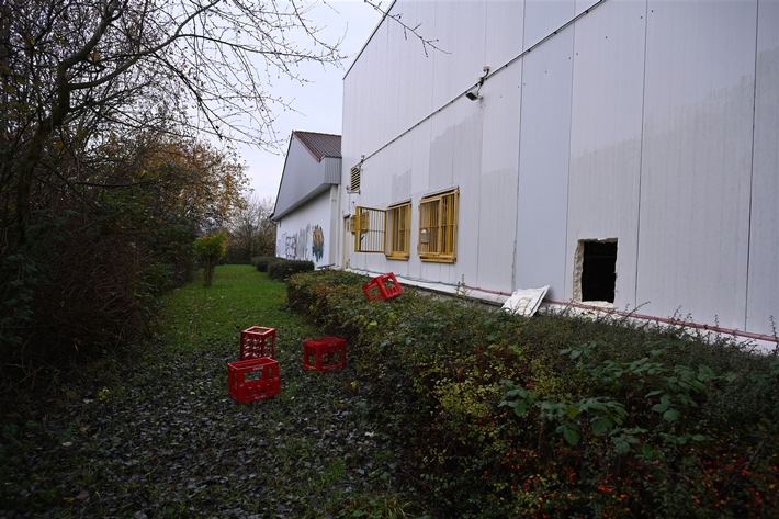 POL-NE: Unbekannte brechen in Getränkemarkt ein - Ermittler bitten um Hinweise aus der Bevölkerung