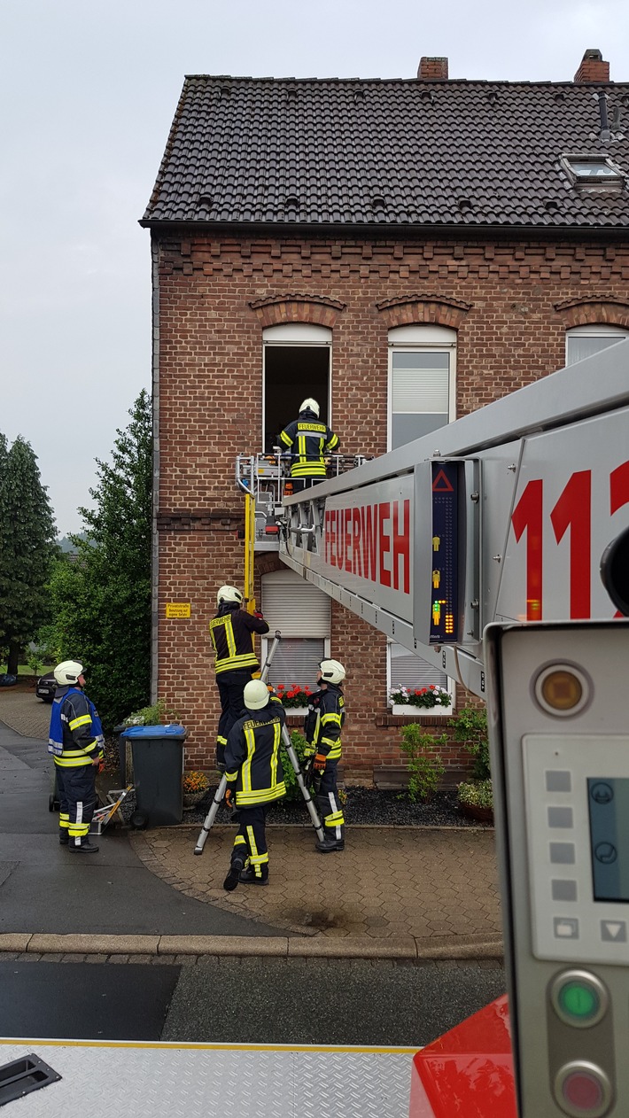 FW-EN: Feuerwehr öffnet drei Wohnungstüren