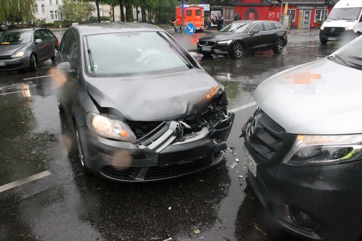 POL-AC: Zwei Verletzte nach Unfall