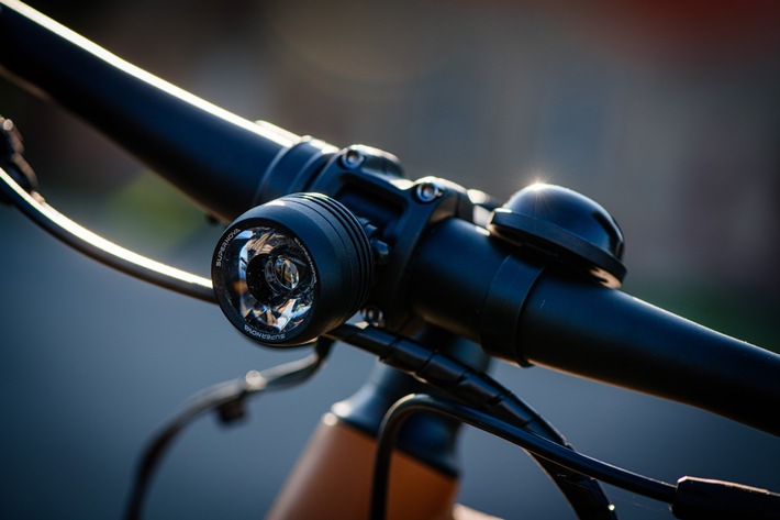Sicher auf dem Fahrrad unterwegs - Beleuchtung, Bremsen und Bereifung regelmäßig checken
