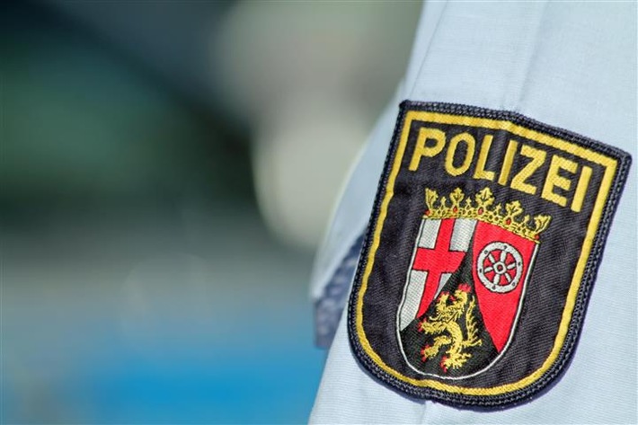 POL-PPKO: Auch nach 60 Jahren - unvergessen!
45-jähriger Polizist kam vor 60 Jahren bei einer Einsatzfahrt ums Leben