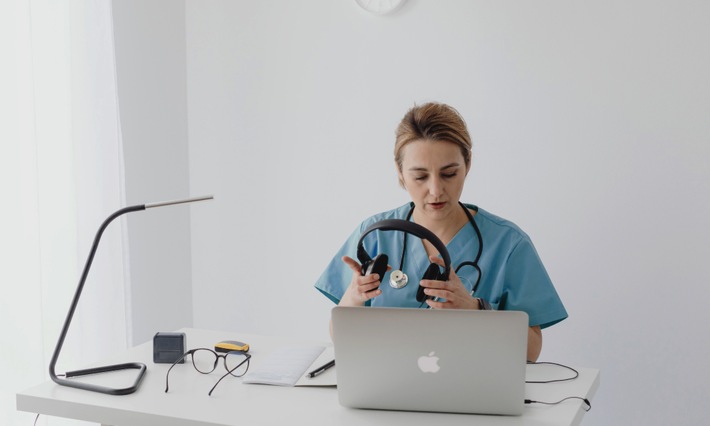 Repräsentative Studie: Deutsche wünschen sich mehr digitale Angebote im Gesundheitswesen