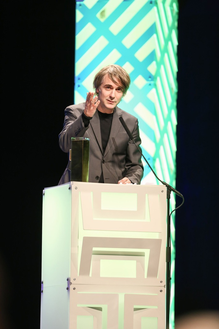 "Am Ende ... sind wir zu Tränen gerührt": Hessischer Fernsehpreis 2017 für Jens Harzer - Er wurde für seine Rolle im rbb-"Tatort: Amour fou" als "Bester Schauspieler" geehrt