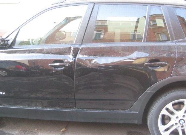 POL-PDLU: BMW beschädigt und geflüchtet, hoher Sachschaden