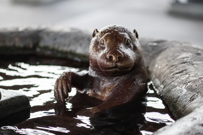 Skulpturen überfallen Bahnhof Arth-Goldau