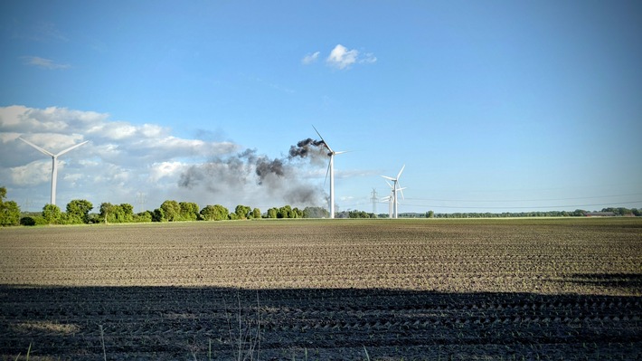 POL-ROW: ++ Bremervörde - Iselersheim: Brand einer Windkraftanlage ++