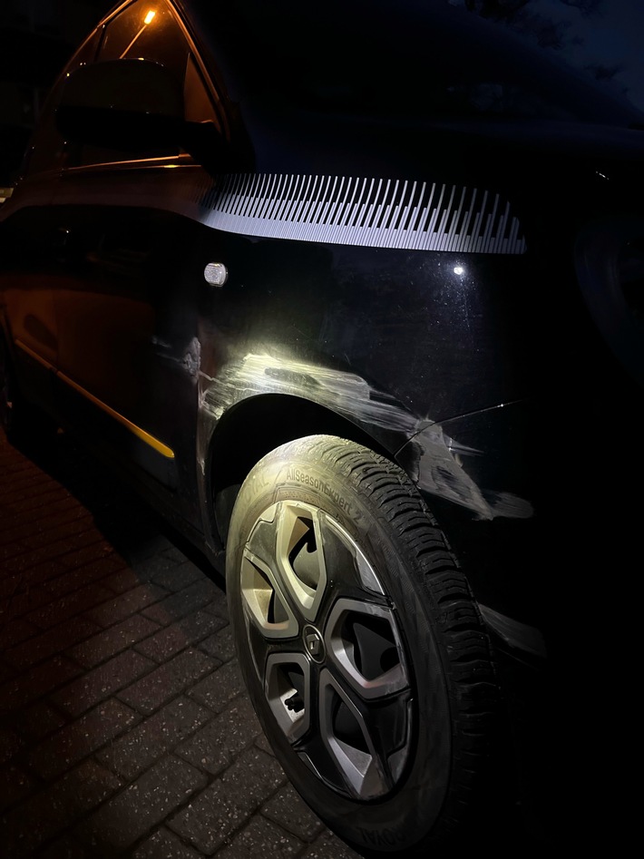 POL-DU: Rumeln-Kaldenhausen: Verkehrsunfallflucht - Zeugensuche