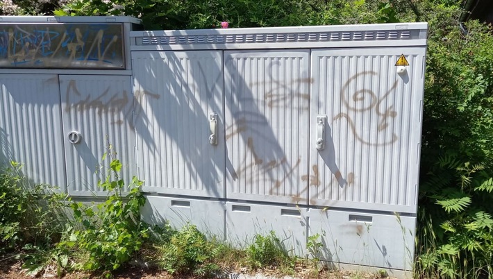 POL-HL: HL-St. Gertrud / Sachbeschädigungen durch Graffiti - Polizei sucht Zeugen