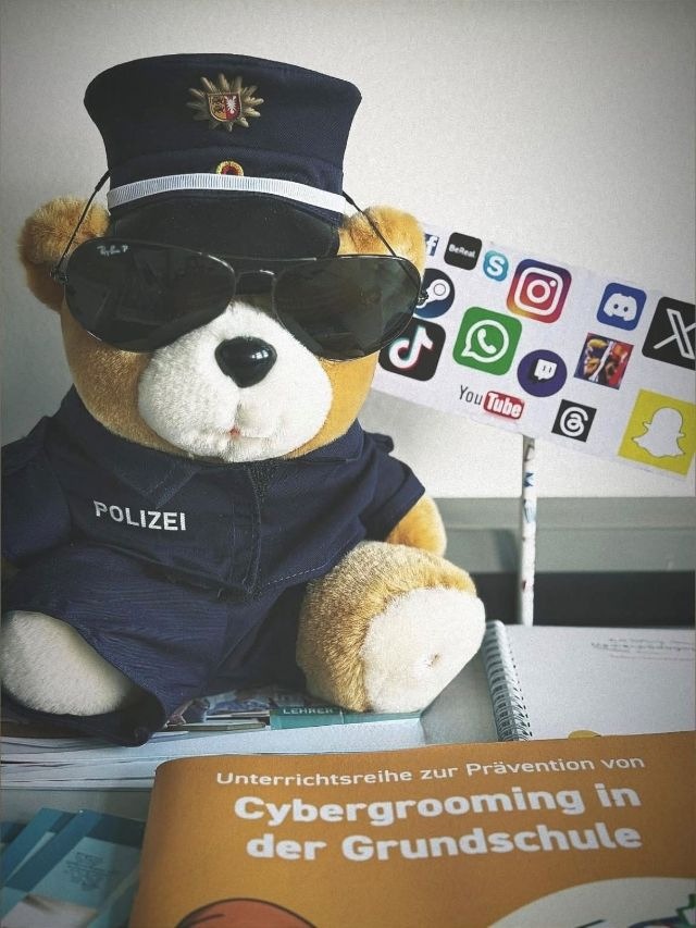 POL-HL: HL- PD Lübeck / Gefahren der digitalen Kommunikation - Polizeidirektion Lübeck bietet Workshop für vierte Klassen an