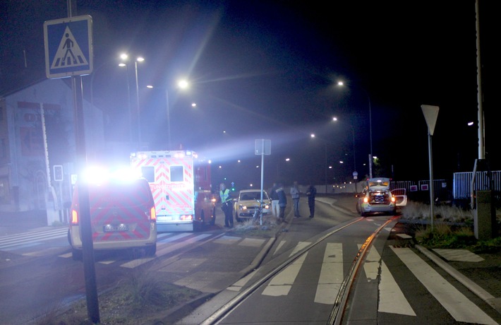 POL-RBK: Bergisch Gladbach - Radfahrer am Kreisverkehr schwer verletzt