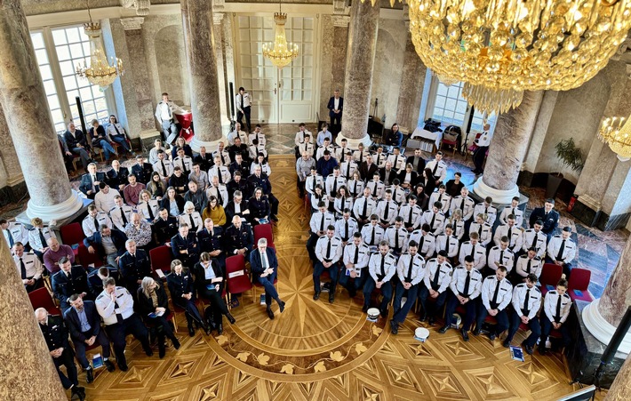 POL-HG: Neue Mitarbeiterinnen und Mitarbeiter für das Polizeipräsidium Westhessen, Feierliche Begrüßung im Schloss Biebrich, Montag, 05.02.2024