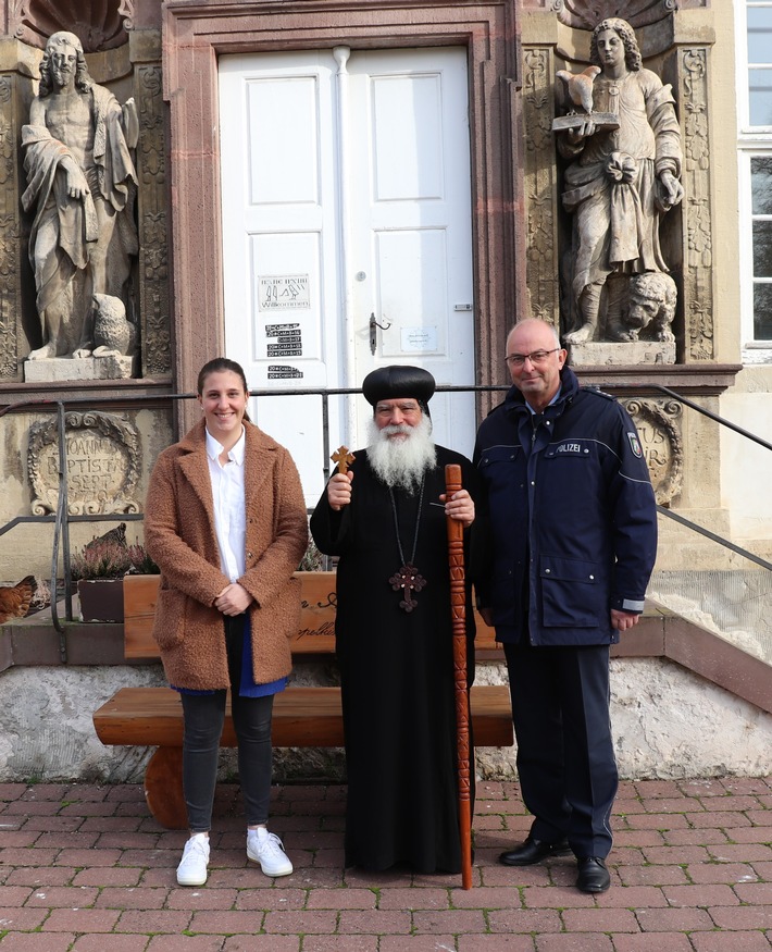 POL-HX: Vertrauen schaffen über Religionen und Kulturen hinweg / Klaus Geiser ist der "Kontaktbeamte für interkulturelle und -religiöse Angelegenheiten" der Polizei im Kreis Höxter