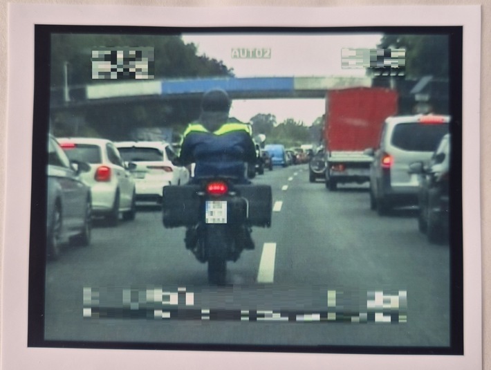 POL-SE: Pinneberg / Halstenbek / BAB 23 - Bildung der Rettungsgasse auf Autobahnen - Polizei kontrolliert und stellt Verstöße durch Motorräder fest