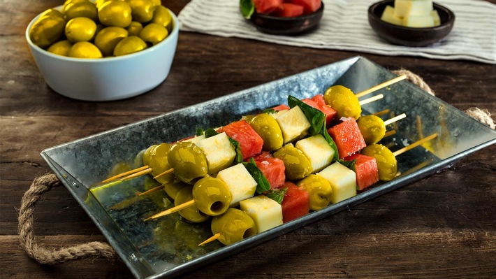 European olives are on the holiday menus of epicurean Americans / U.S. goes crazy over tapas for their flavors and health benefits