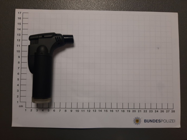 BPOL NRW: Androhung einer Waffe im Hauptbahnhof - Bundespolizei nimmt Tatverdächtigen vorläufig fest.