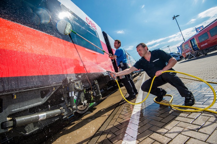 Messe Berlin lädt zum Mobility Cleaning Circle - Internationale Fachmessen InnoTrans und CMS veranstalten exklusives Networking Event zum Thema "Bahnreinigung" am 21. September 2017 in Berlin