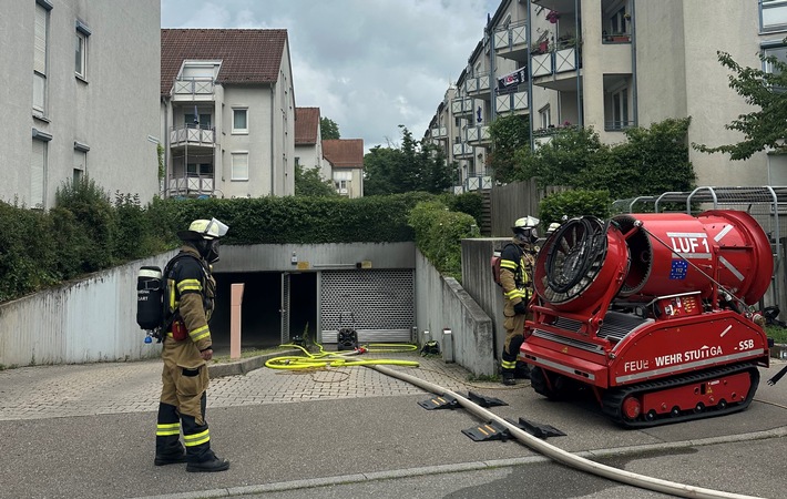 FW Stuttgart: Brennender PKW in Tiefgarage