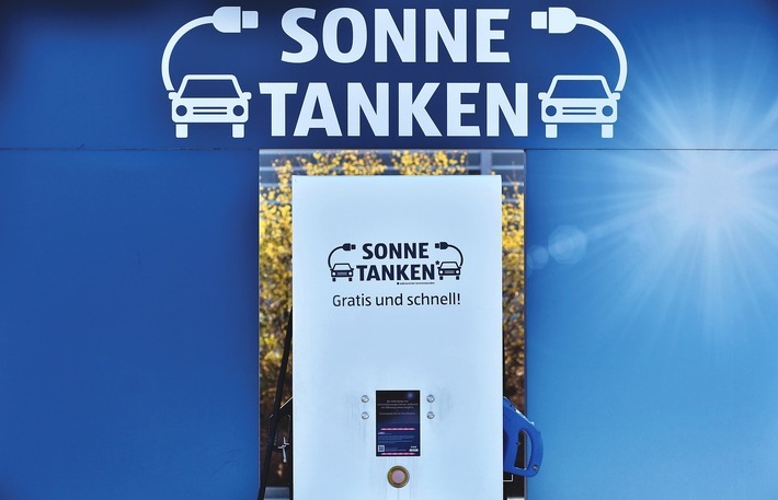 E-Mobilität Reinstorf, Scharnebeck, Lüdersburg - Elektro Burmester da ist der Kunde noch König / Weiterer Text über ots und www.presseportal.de/nr/154031 / Die Verwendung dieses Bildes ist für redaktionelle Zwecke unter Beachtung ggf. genannter Nutzungsbedingungen honorarfrei. Veröffentlichung bitte mit Bildrechte-Hinweis.