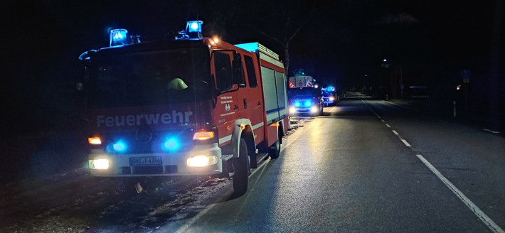 FW Osterholz-Scharm.: Feuerwehr verhindert Brandausbreitung