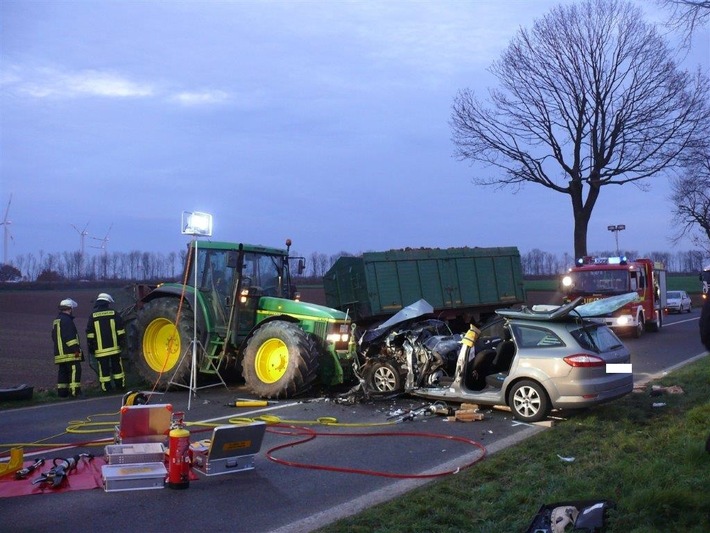 POL-DN: Verkehrsunfall zwischen Pkw und Rübentransportfahrzeug