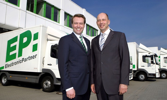Bundesverkehrsminister Tiefensee eröffnet erweitertes Logistikcenter von ElectronicPartner in Genshagen