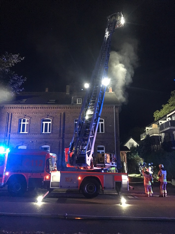 FW-BOT: Wohnungsbrand mit Menschenleben in Gefahr