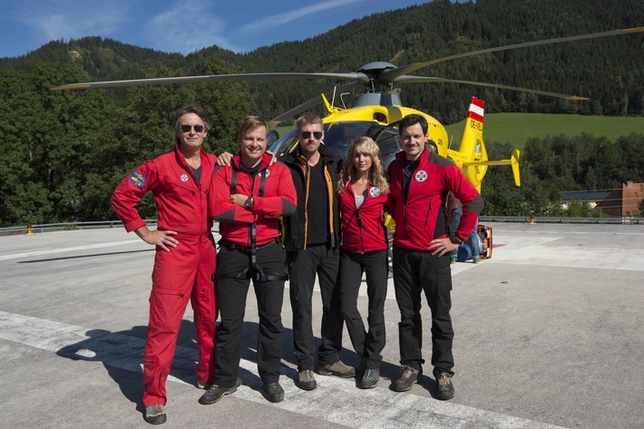 Sechs weitere Einsätze für "Die Bergretter" / Luise Bähr als Rettungssanitäterin neu im Team der ZDF-Serie (FOTO)