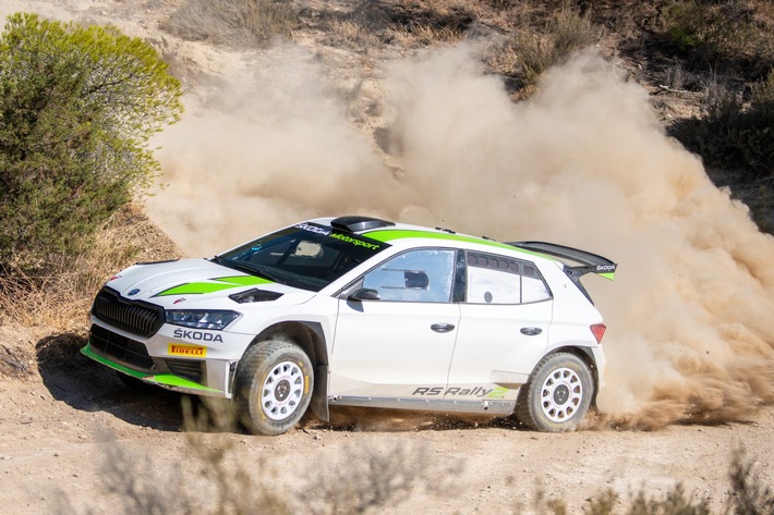 Neuer ŠKODA FABIA RS Rally2 absolviert Schotter-Test: Fokus auf Anforderungen von Kundenteams