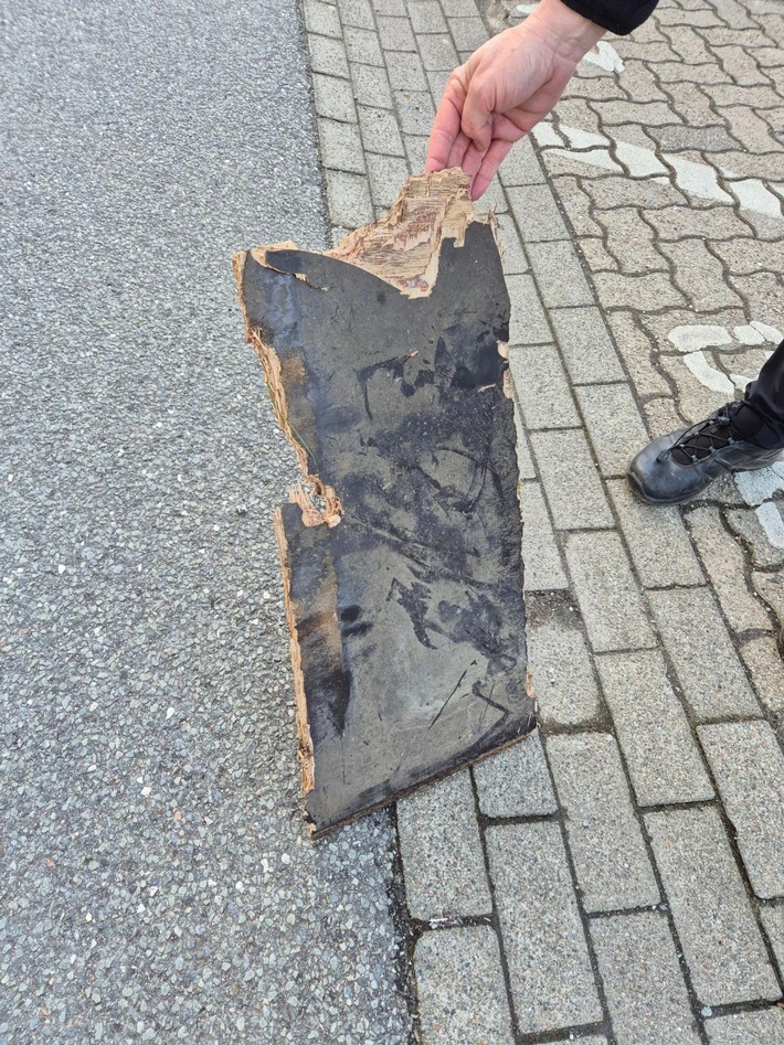 POL-FL: B5 / Husum: Polizei sucht Zeugen und Verursacher nach Verkehrsunfall