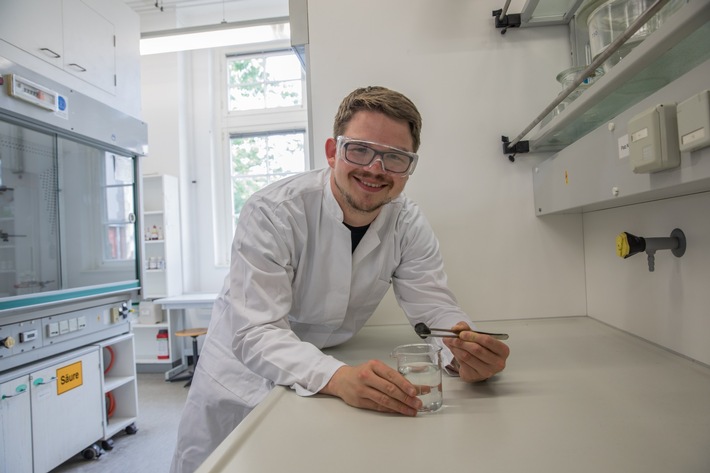 Pressemitteilung Nr. 054/2025 der Leibniz Universität Hannover   Forschungsteam der Leibniz Universität Hannover setzt Hydrogel gegen Mikroplastik ein