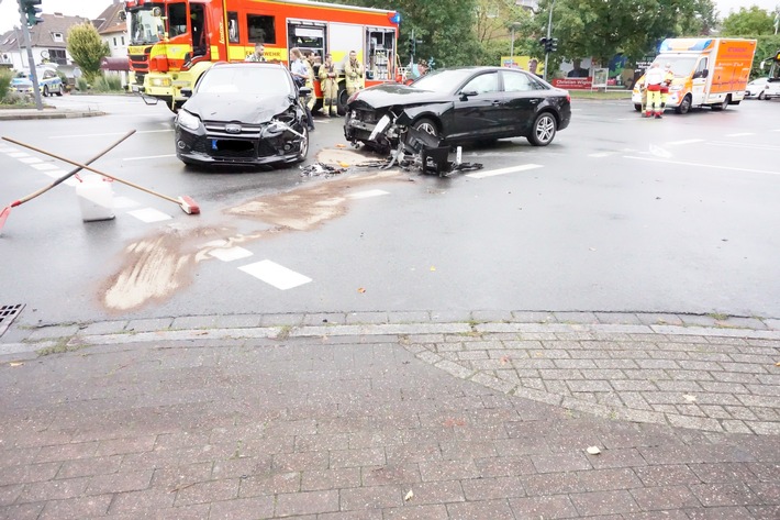FW Ratingen: Ratingen Mitte Mülheimer Str. / Hauser Ring 04.09. 2020 13:40 Uhr Verkehrsunfall mit mehreren Verletzten.