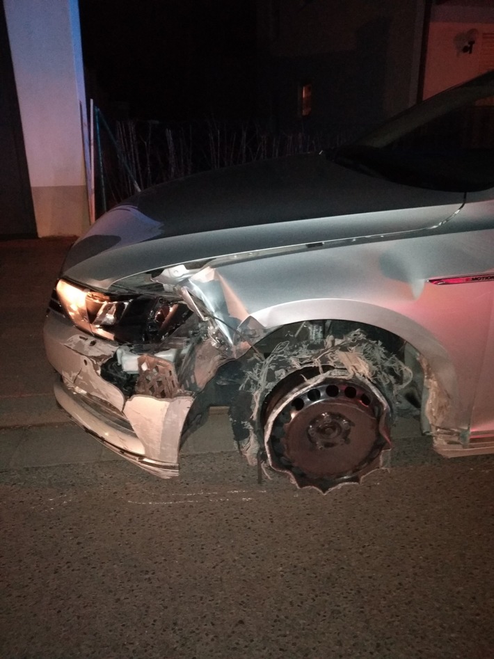 POL-PDWO: Betrunkener Autofahrer flüchtet nach Unfall