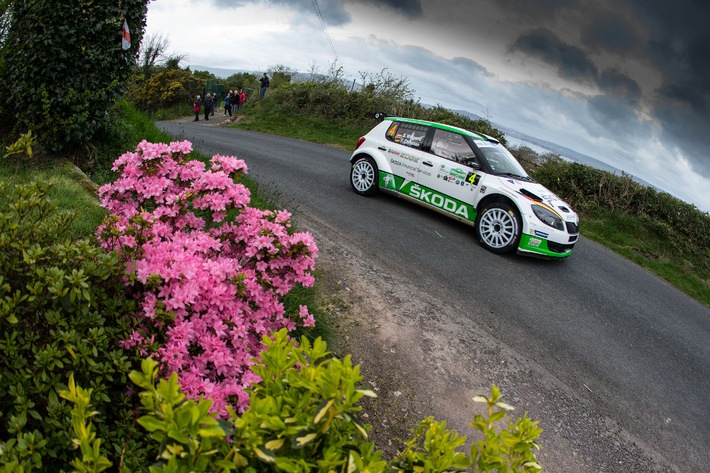 &quot;Circuit of Ireland Rally&quot;: SKODA Fahrer mischen im Zeittraining vorne mit (FOTO)
