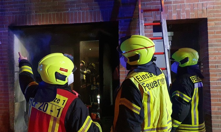 Feuerwehr Weeze: Mehrere Personen nach Brand in Weeze