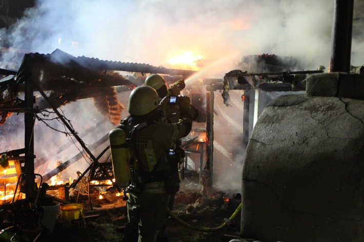 FW Helmstedt: Gebäudebrand an der Friedrichstraße