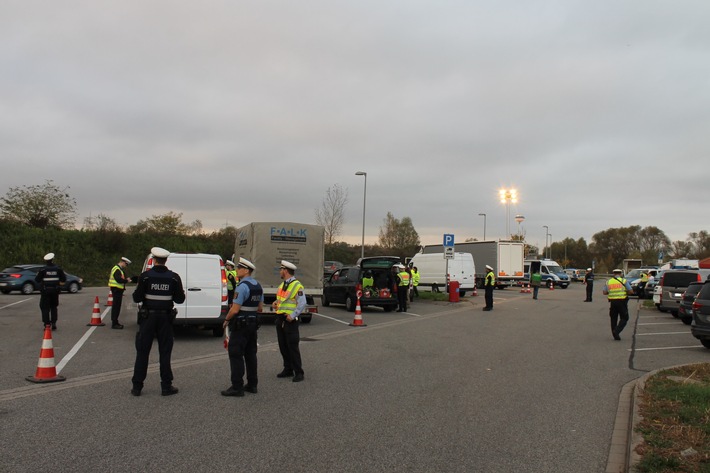 POL-PDLD: Kontrolle B9 Parkplatz "Rheinaue"