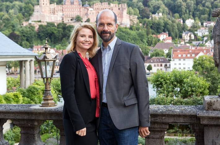 Das Erste / "Endlich Freitag im Ersten": Annette Frier, Christoph Maria Herbst und Hannelore Hoger öffnen am 2. und 9. März um 20:15 Uhr wieder die Pforten des "Hotel Heidelberg"